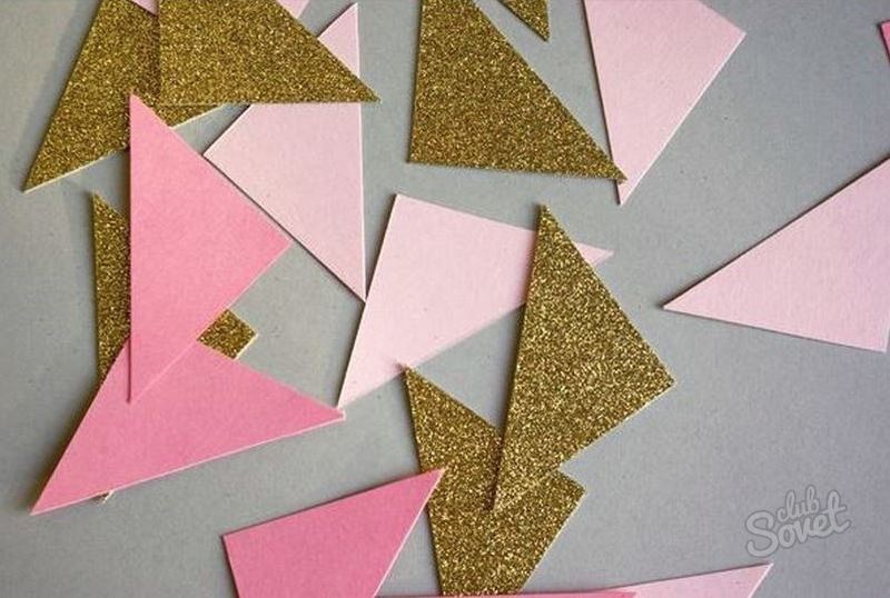 Si los triángulos están hechos de papel de color, saldrán más brillantes y será más divertido trabajar